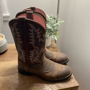 Ariat Womens 7.5 hybrid cowgirl boot like NEW